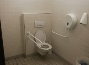 Obrázek 17. Bezbariérová toaleta