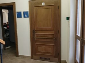 Obrázek 9. Bezbariérová toaleta – dveře