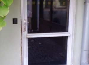 Obrázek 9. Dveře do interiéru – k výtahu (dveře jsou odemčené)